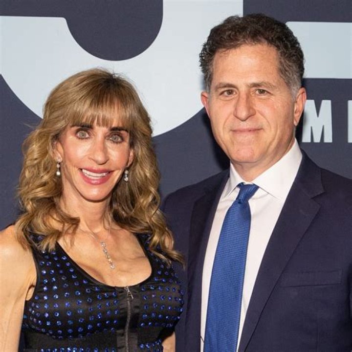 Meet The Sexy And Alluring: Hot Wife Susan